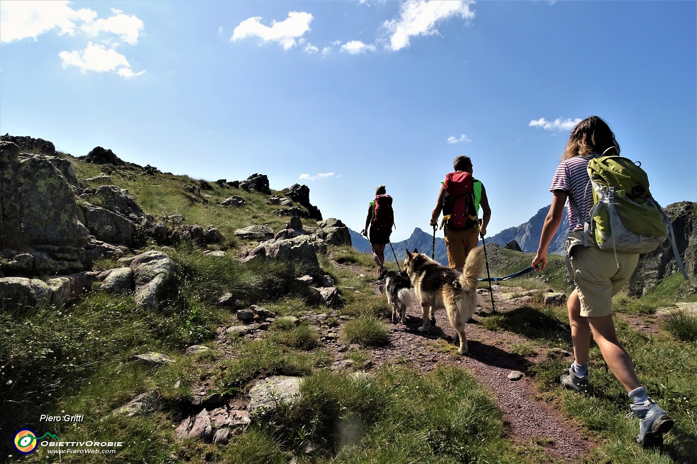 38 Dal Passo Laghi Gemelli via per Passo di Valsanguigno e Pizzo Farno.JPG